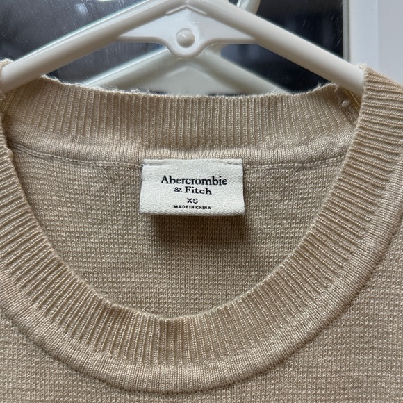 Abercrombie & Fitch Tan Knit Sweater - Picture 2 of 5
